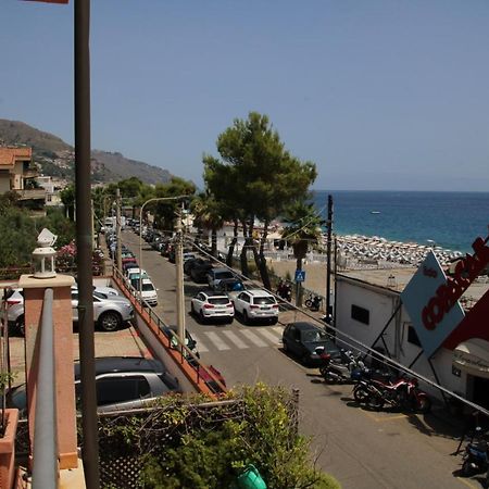 Poseidone Sea Apartment Taormina Маццео Екстер'єр фото