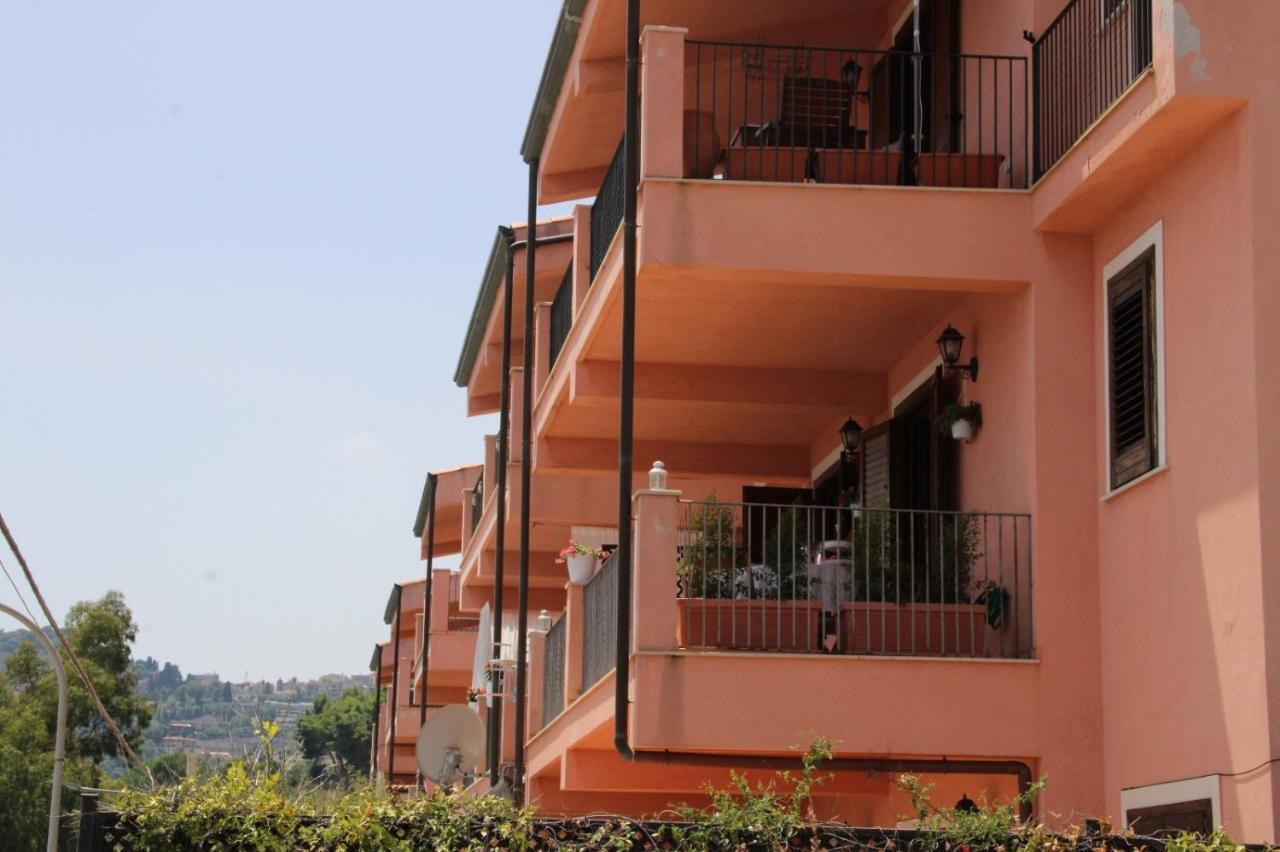 Poseidone Sea Apartment Taormina Маццео Екстер'єр фото