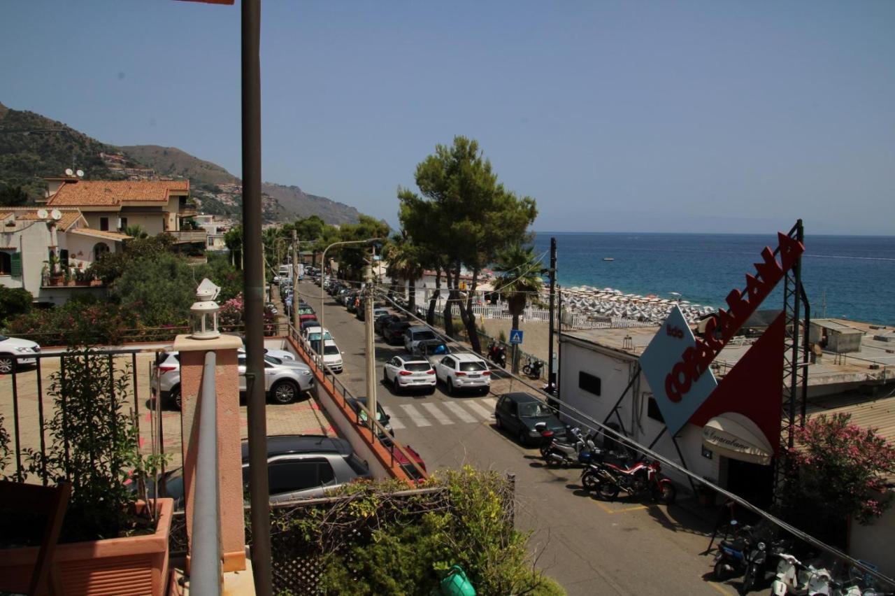Poseidone Sea Apartment Taormina Маццео Екстер'єр фото