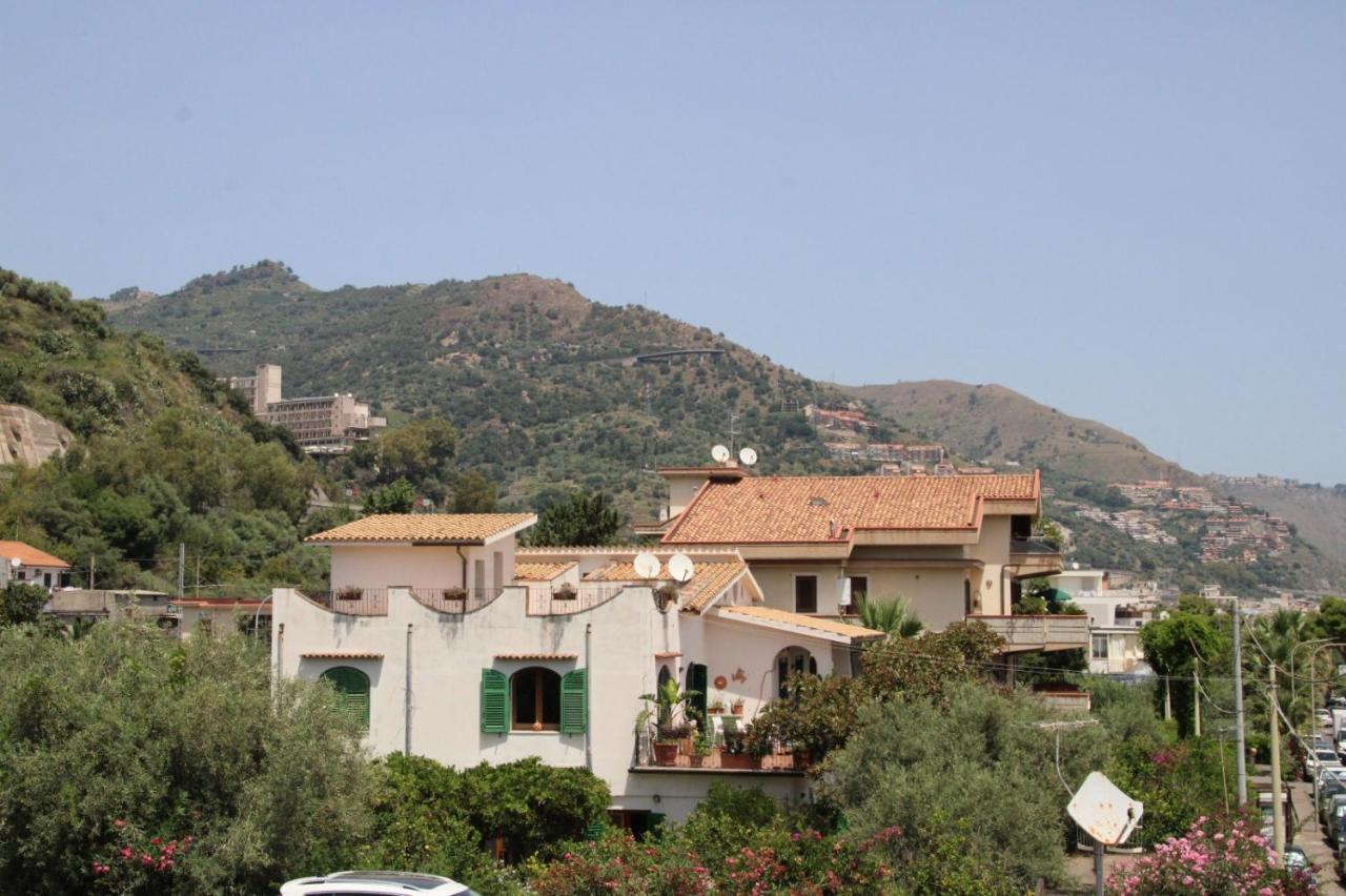Poseidone Sea Apartment Taormina Маццео Екстер'єр фото