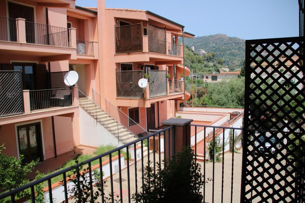 Poseidone Sea Apartment Taormina Маццео Екстер'єр фото