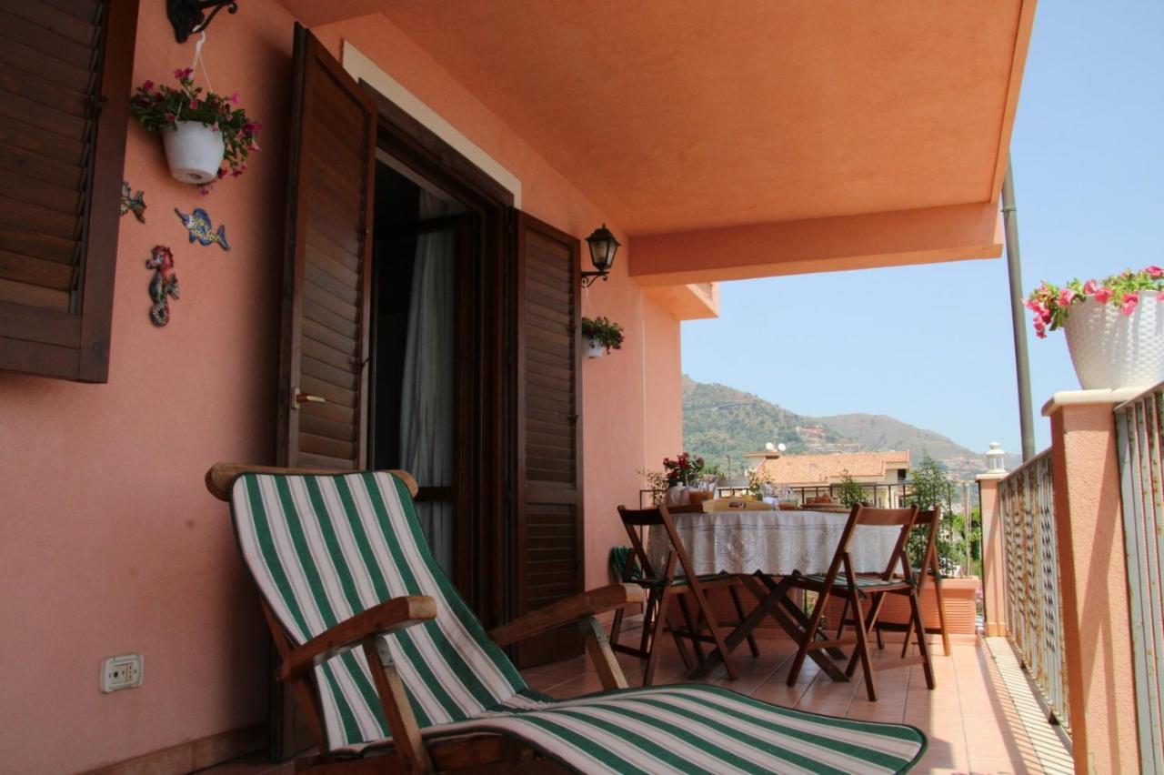 Poseidone Sea Apartment Taormina Маццео Екстер'єр фото