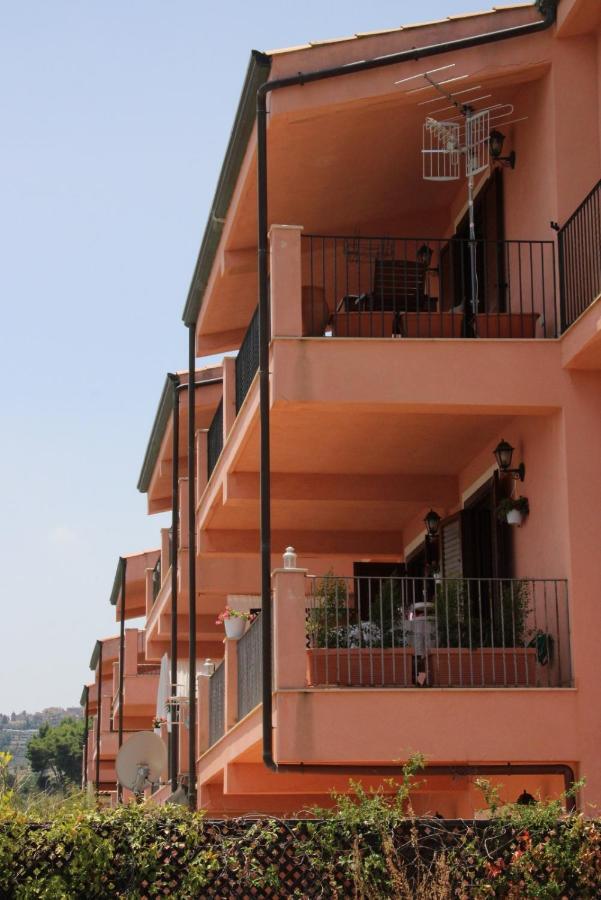 Poseidone Sea Apartment Taormina Маццео Екстер'єр фото