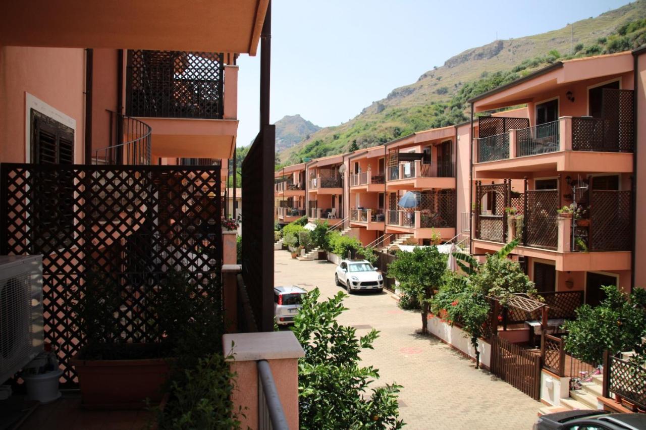 Poseidone Sea Apartment Taormina Маццео Екстер'єр фото