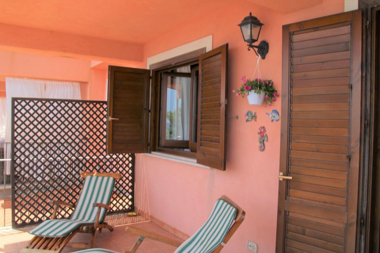 Poseidone Sea Apartment Taormina Маццео Екстер'єр фото