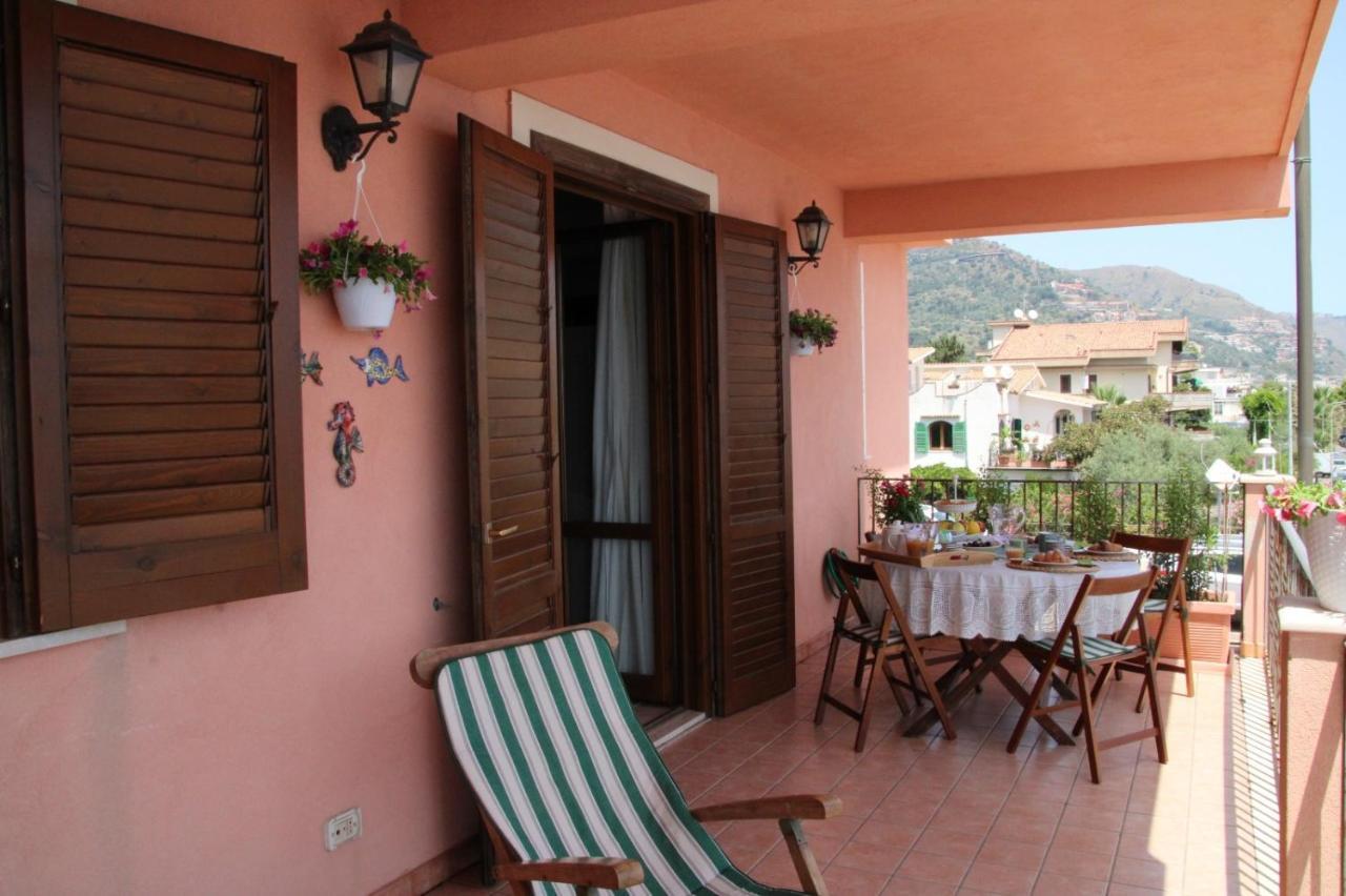 Poseidone Sea Apartment Taormina Маццео Екстер'єр фото