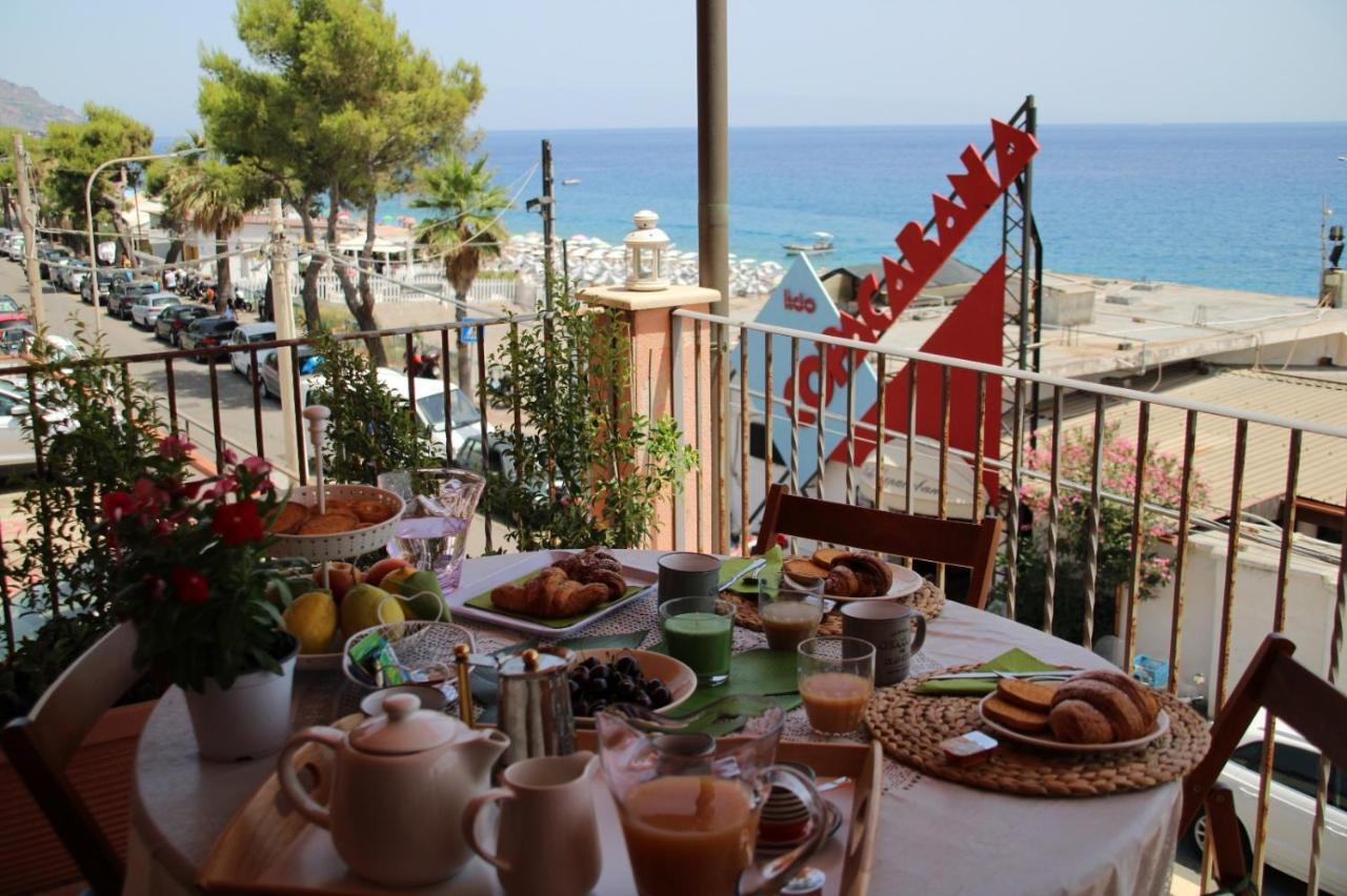 Poseidone Sea Apartment Taormina Маццео Екстер'єр фото